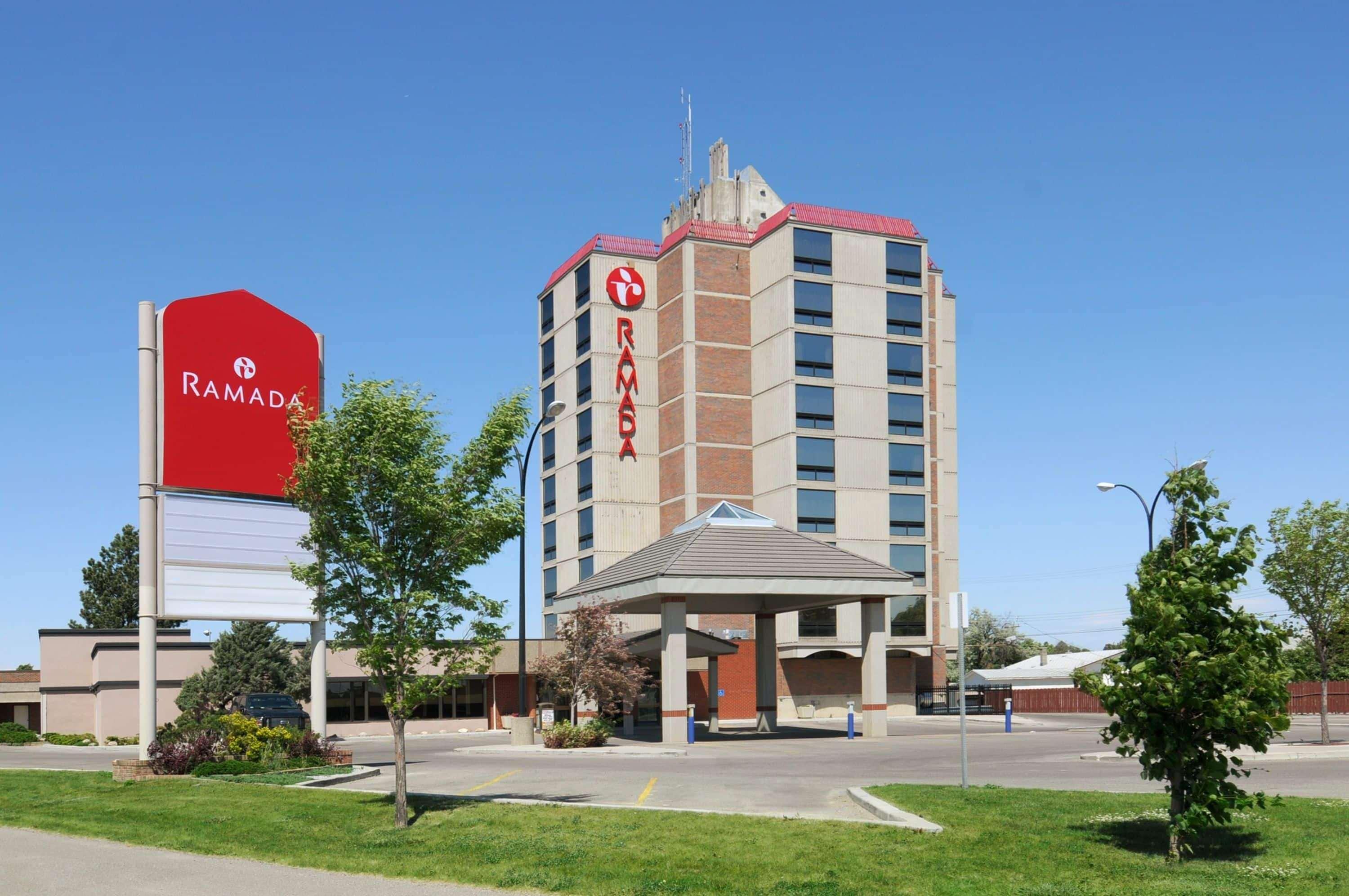 Ramada By Wyndham Lethbridge Hotel Kültér fotó